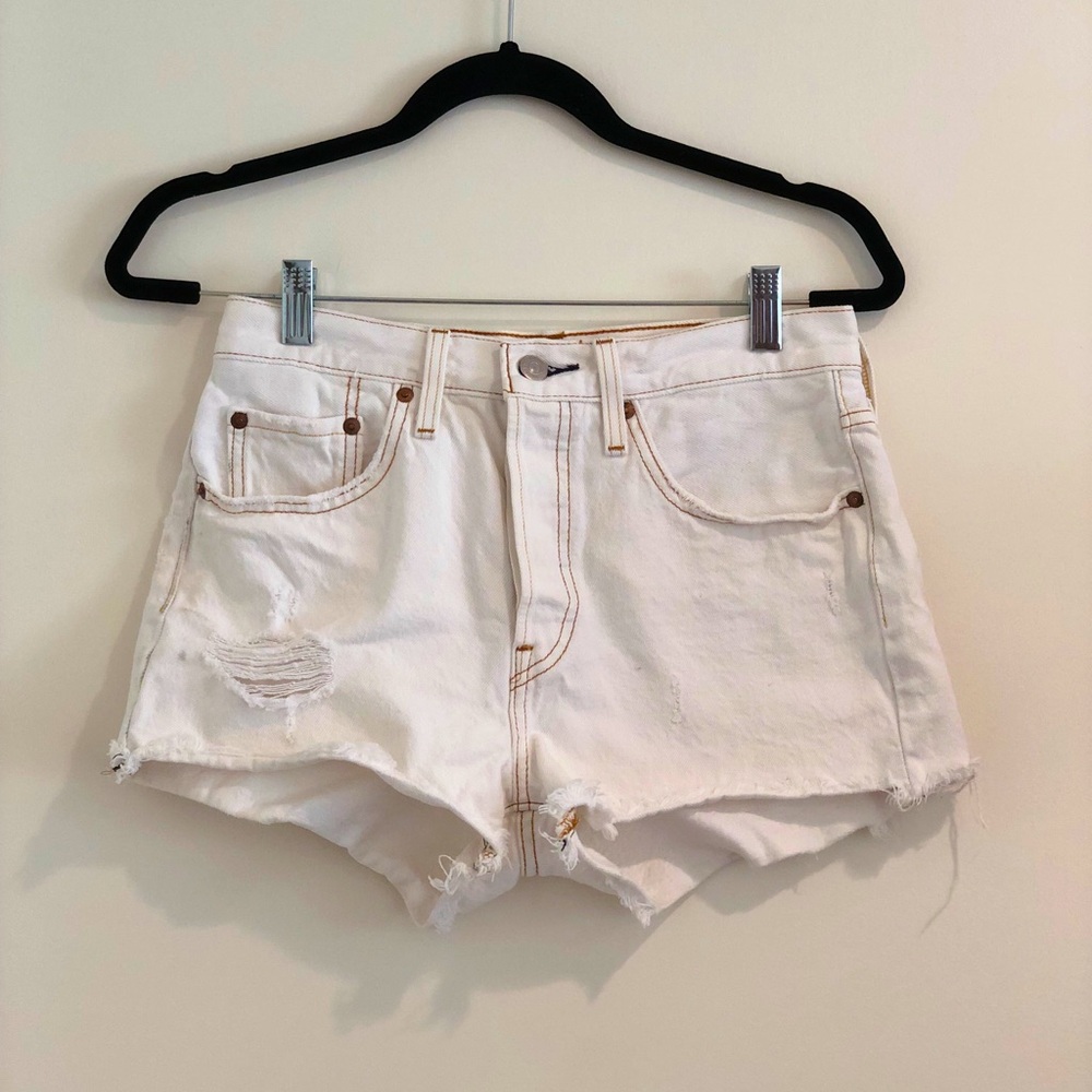 Free People Highwaisted Levi’s 501 Shorts Daisy Dukes Distressed Denim Jean 27